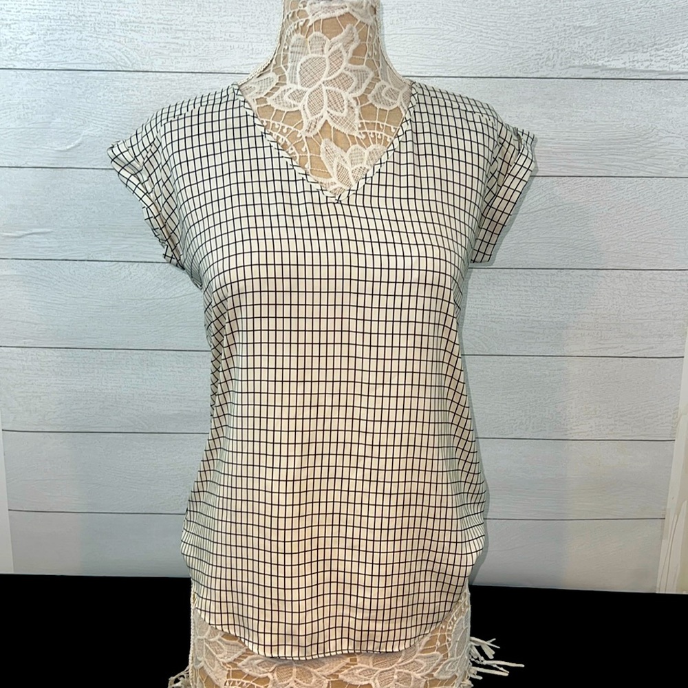 Women’s small, cream, short sleeve, silk top with a black pattern.